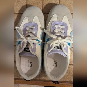 DeFlorance Sneakers 8.5